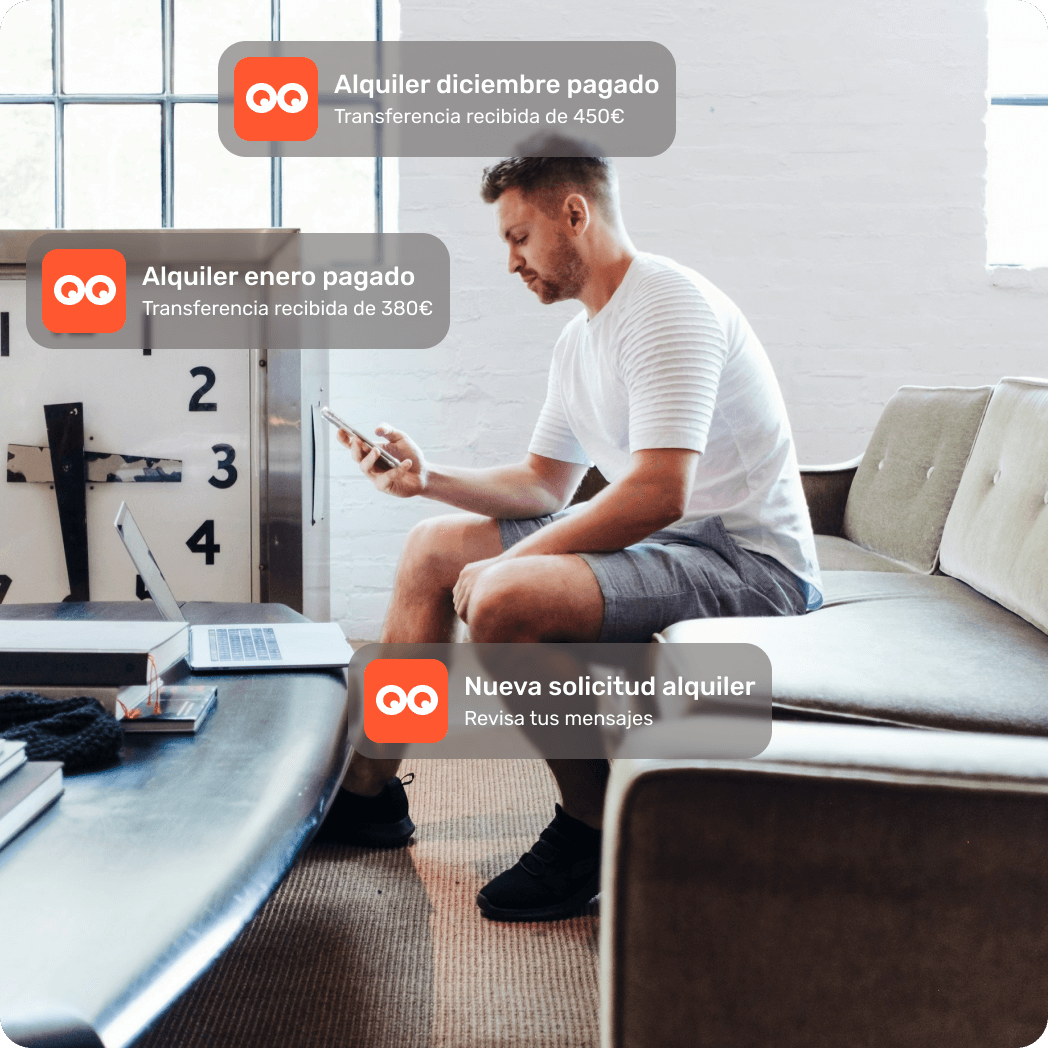 Propietario usando la app ToRoomy para revisar notificaciones de alquiler pagado